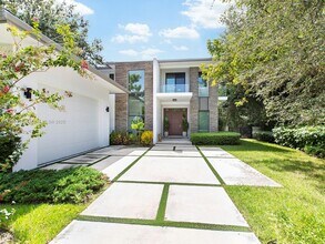 7500 SW 57th Ct in South Miami, FL - Building Photo - Building Photo