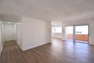 5036 Coldwater Canyon Ave in Los Angeles, CA - Building Photo - Building Photo