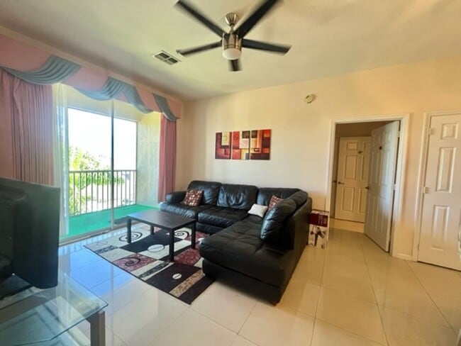 8102 Princess Palm Ln in Kissimmee, FL - Building Photo - Building Photo