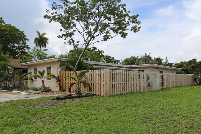 814 NE 14th Pl in Fort Lauderdale, FL - Building Photo - Building Photo