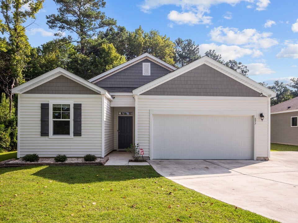 697 Morris Landing Rd in Holly Ridge, NC - Building Photo
