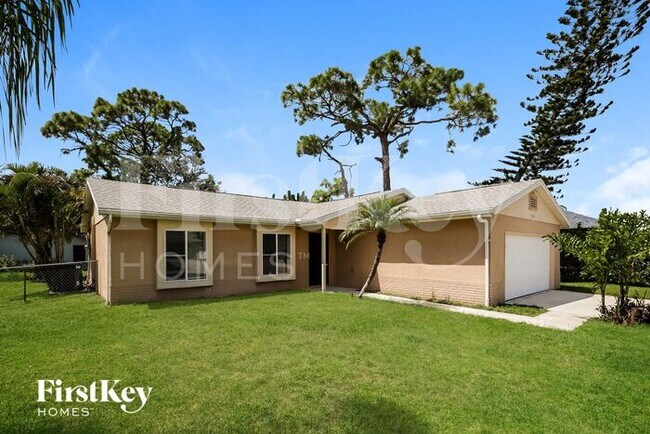 17424 Kentucky Rd in Ft. Myers, FL - Foto de edificio - Building Photo