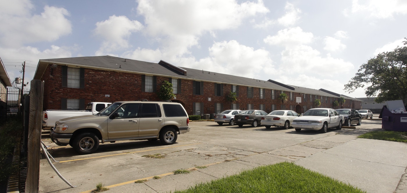 The Plaza in Baton Rouge, LA - Building Photo