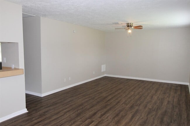 119 S Brownell St in La Porte, TX - Building Photo - Building Photo