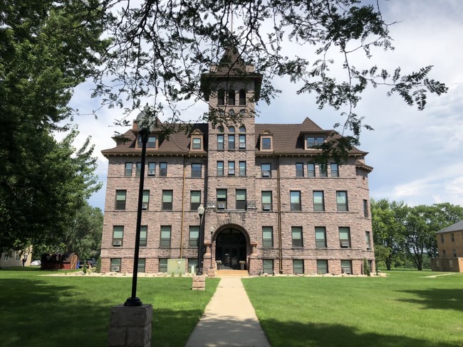 Old Main Apartments