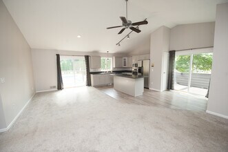 260 Hogan Rd in Fairport, NY - Foto de edificio - Building Photo