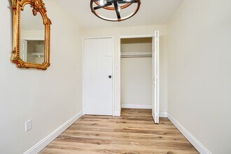 8049 Lansdale Rd in Baltimore, MD - Building Photo - Building Photo