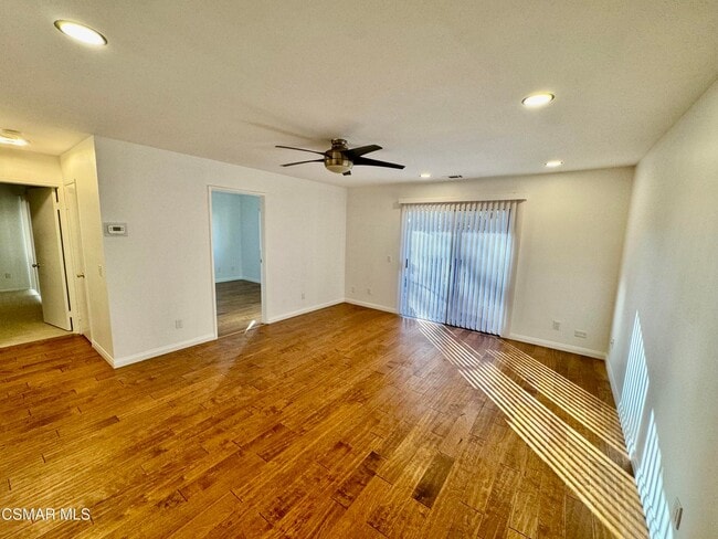 15266 Campus Park Dr, Unit Moorpark Condo in Moorpark, CA - Building Photo - Building Photo