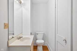 930 7th St, Unit C in Columbus, IN - Foto de edificio - Building Photo