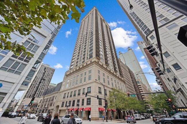 property at 10 E Delaware Pl