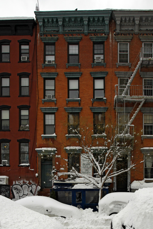 405 E Sixth St in New York, NY - Foto de edificio - Building Photo