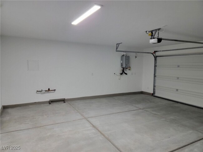 6139 Rathbone St in Las Vegas, NV - Building Photo - Building Photo