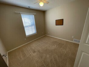 1212 Fox Run Dr in Warrensburg, MO - Building Photo - Building Photo