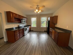 130 S Bryant Ave, Unit Apt 2 in Pittsburgh, PA - Building Photo - Building Photo