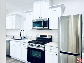 247 S Catalina Ave in Pasadena, CA - Building Photo - Building Photo
