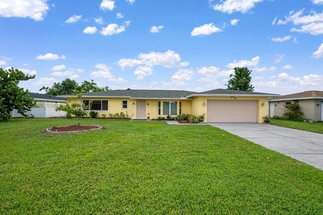 45 Caddy Rd in Rotonda West, FL - Foto de edificio - Building Photo