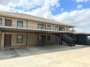 1421 W Harrison Ave in Alton, TX - Foto de edificio - Building Photo