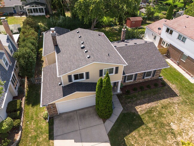 1019 W White Oak St in Arlington Heights, IL - Building Photo - Building Photo