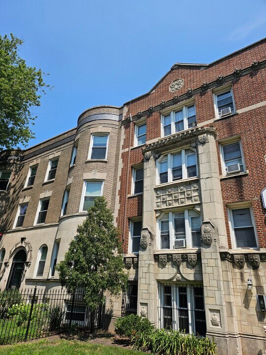 4725 N Beacon St, Unit 4735-205 in Chicago, IL - Building Photo