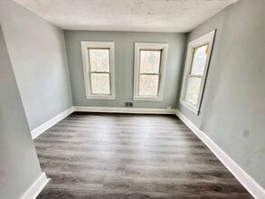 275 S Broad St in Penns Grove, NJ - Foto de edificio - Building Photo