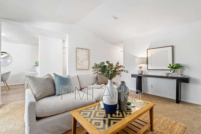 19230 Forest Park Dr NE in Seattle, WA - Building Photo - Building Photo