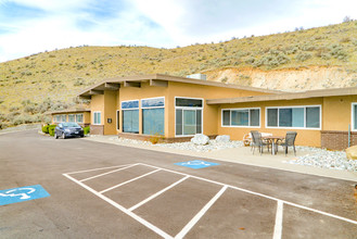 Lake Chelan View Apartments in Chelan, WA - Building Photo - Building Photo