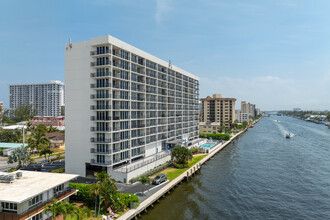 Silver Thatch Intracoastal in Pompano Beach, FL - Building Photo - Building Photo