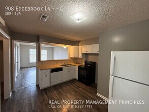 908 S Edgebrook Ln in Olathe, KS - Building Photo - Building Photo