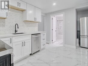 7 Maplecrest Ave in St Catharines, ON - Building Photo - Building Photo