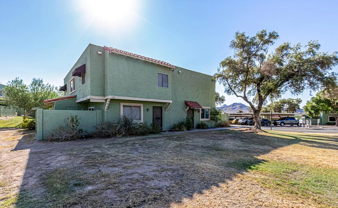 10229 N 8th St in Phoenix, AZ - Building Photo