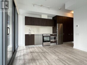 50A-450 Charles St E in Toronto, ON - Building Photo - Building Photo
