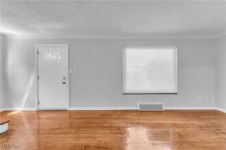 23820 Hartland Rd in Euclid, OH - Foto de edificio - Building Photo