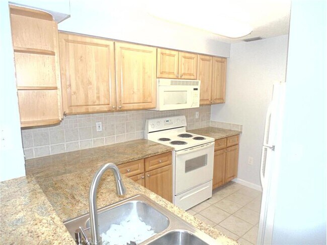 2054 Alta Meadows Ln-Unit -2407 in Delray Beach, FL - Building Photo - Building Photo