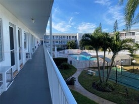 15600 NE 6th Ave in Miami, FL - Building Photo