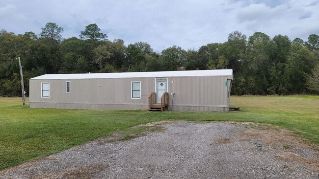 2201 SE 126th St in Starke, FL - Building Photo - Building Photo