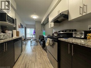 258B Sunview St in Waterloo, ON - Building Photo - Building Photo