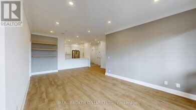 520 Steeles Ave W in Vaughan, ON - Building Photo - Building Photo