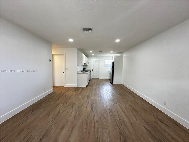 128 NW 2nd Ave in Hallandale Beach, FL - Building Photo - Building Photo