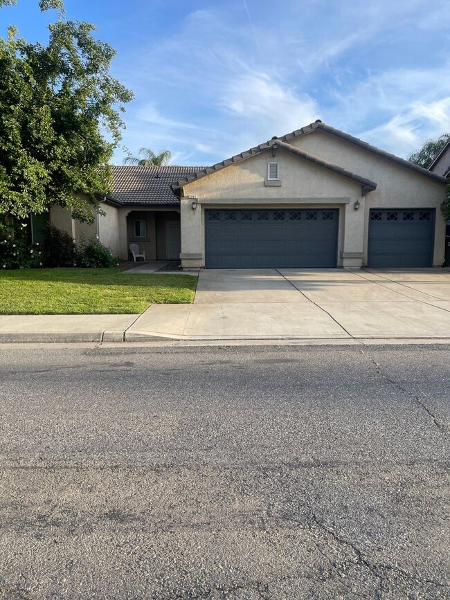 property at 2331 E Lewis Ct
