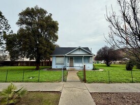 152 N Shasta St in Willows, CA - Building Photo