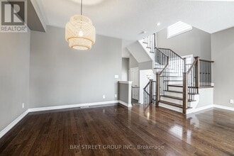 4 Courtland Crescent in East Gwillimbury, ON - Building Photo - Building Photo