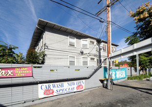 114 W Avenue 45 in Los Angeles, CA - Building Photo - Building Photo