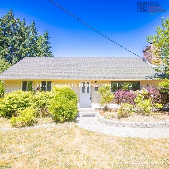 9909 98th St SW in Tacoma, WA - Foto de edificio