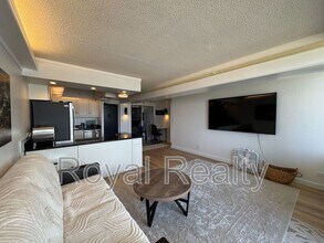 2333 Kapiolani Blvd in Honolulu, HI - Building Photo - Building Photo