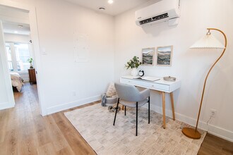 140 Young St in Ottawa, ON - Building Photo - Building Photo