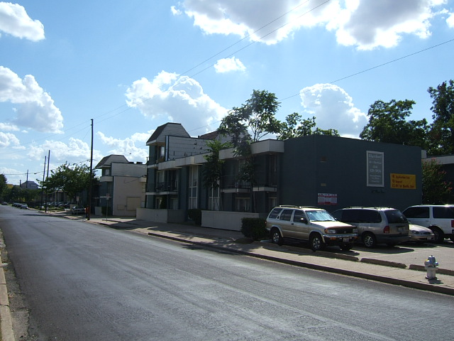 Hartford Apartments in Dallas, TX - Building Photo