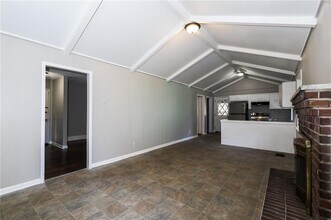 5425 Skyview Dr SW in Atlanta, GA - Building Photo - Building Photo