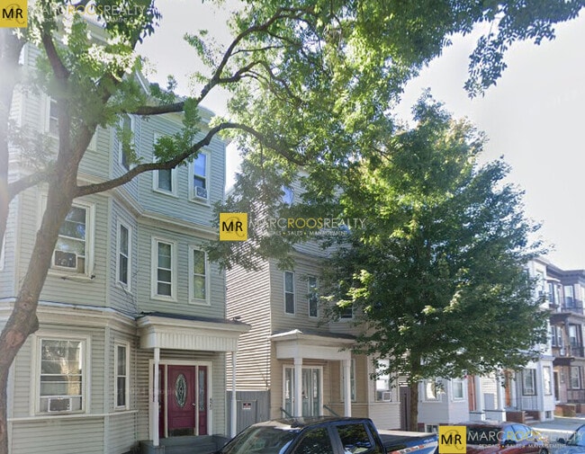 property at 825 Saratoga St