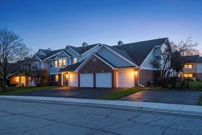 1615 W Hawkes St in Arlington Heights, IL - Building Photo - Building Photo