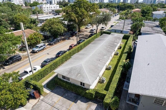 900 SW 5th Ave in Miami, FL - Building Photo - Building Photo